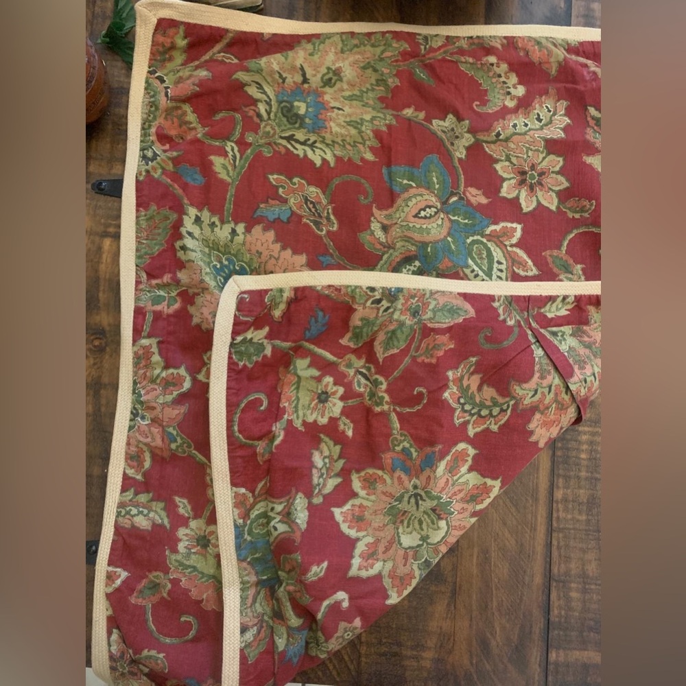 Chaps by Ralph Lauren Annabelle floral Red and Green  Standard single Sham
